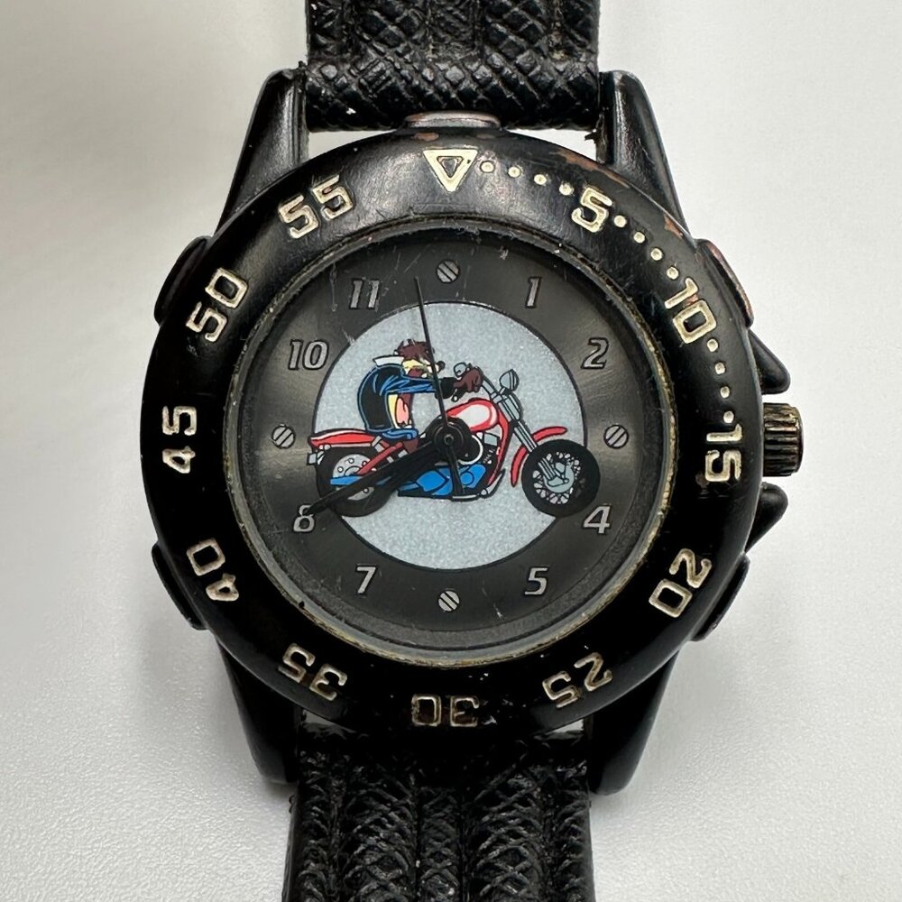 Wile E. Coyote Fossil Watch Men Black Round Dial 29MM Leather Band New Battery